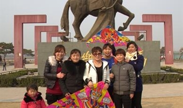 青春在奉献中闪光、梦想在天空上翱翔—成武公司庆祝“三.八”妇女节
